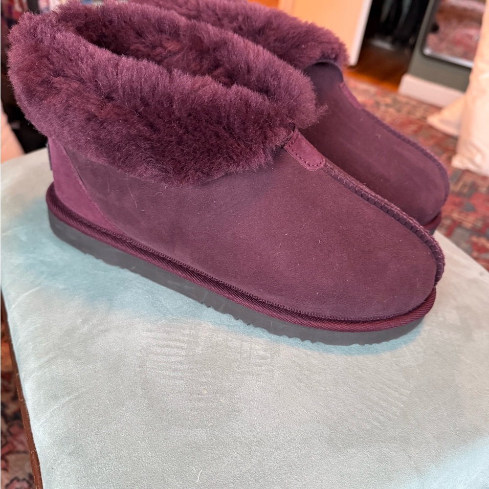 UGG since 1974 slippers in Raisin Sz 9 - new